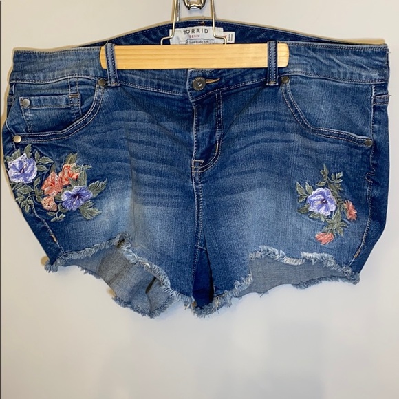 torrid Pants - 💐Torrid Mid Denim Distressed Frayed Hem Shorts 14